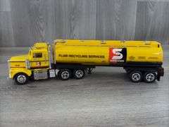 Safety-Kleen Fluid Recycling Services Tanker Truck, 1/32