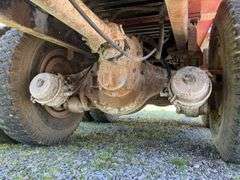 Ford 8000 w/ L3020 New Leader Spreader