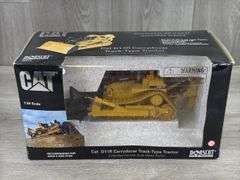 Caterpillar D11R Carrydozer Track-Type Tractor, 1/50