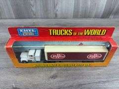 International 4300 Eagle Dr. Pepper Van, 1/64, Ertl, Trucks & Miniatures Of The World