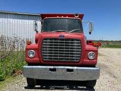 Ford 8000 w/ L3020 New Leader Spreader