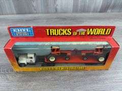 Mack Allis-Chalmers Flatbed W/2-7045 WF Tractors, 1/64, Ertl