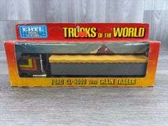 Ford CL-9000 W/Grain Trailer, 1/64, Ertl, Trucks & Miniatures Of The World