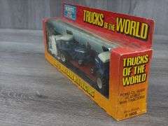 Ford CL-9000 Flatbed W/2-TW-20 WF Tractors, 1/64, Ertl