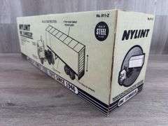 AVCO New Idea GMC 18-Wheeler, 21” Long, Nylint