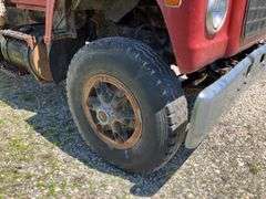 Ford 8000 w/ L3020 New Leader Spreader