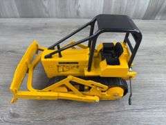 John Deere 450 Crawler W/Blade & Winch, 1/16, Ertl