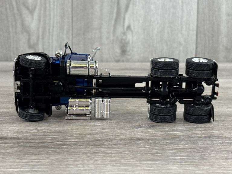 Caterpillar Semi Truck, 6 1/2” Long, Broken Mufflers