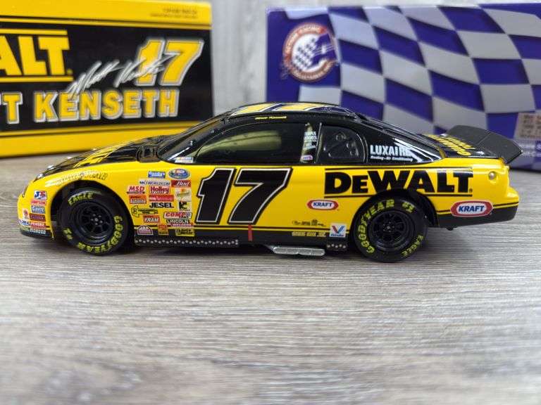 Matt Kenseth #17 Dewalt Tools 1999 Monte Carlo Stock Car Bank, 1/24, Limited Edition, 1 Of 2508, Action