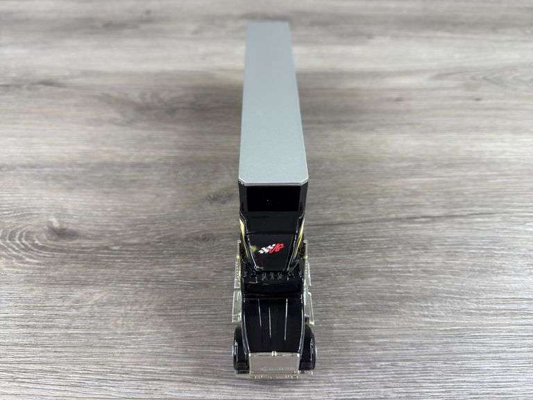 International Navistar #18 Interstate Batteries Racing Team Transporter, 1/64, Past & Present, Limited Edition, White Rose Collectibles, Ertl