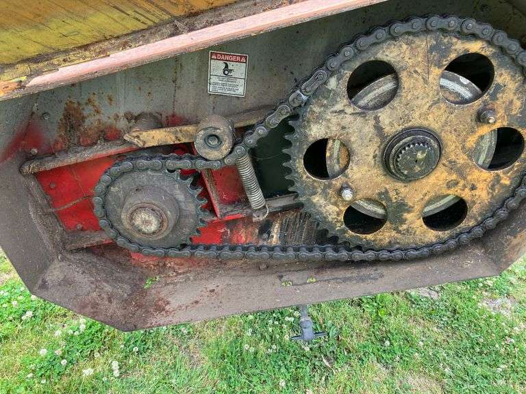 Kuhn Knight 8118 Spreader