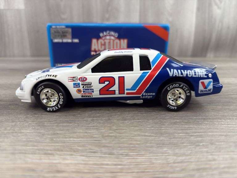 Buddy Baker #21 Valvoline Ford Thunderbird Stock Car Bank, 1/24, 1995 Limited Edition, 1 Of 5004, Racing Collectables Action Platinum Series