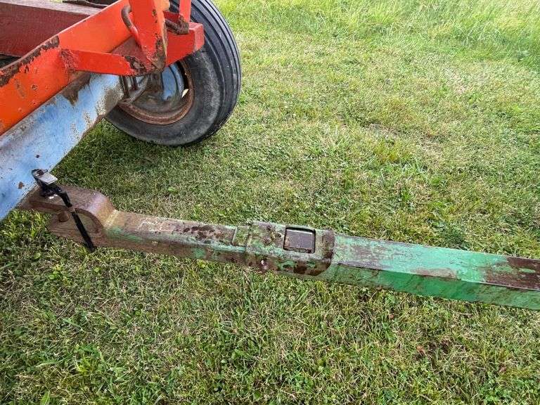 Killbros 350 Hopper Wagon on John Deere 1065 Running Gear