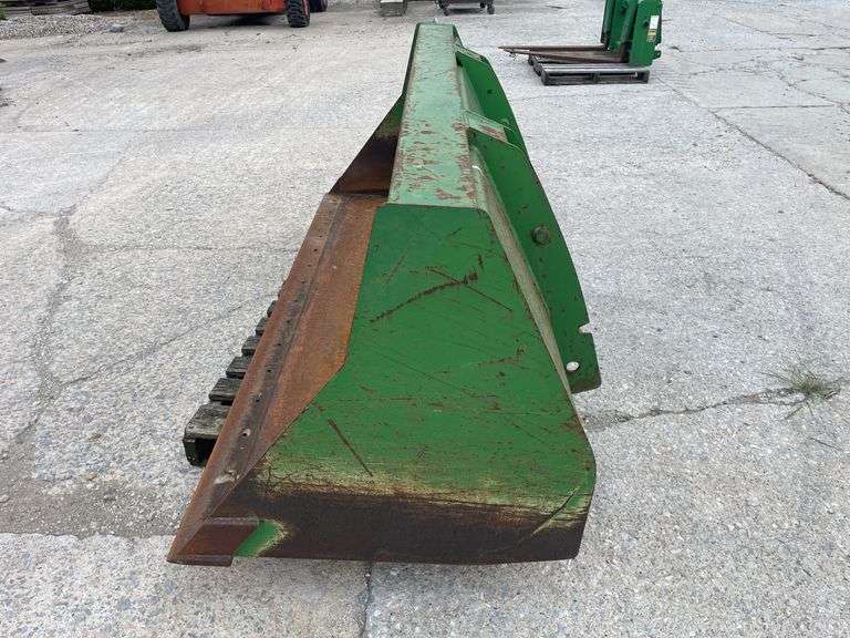 John Deere 7ft bucket