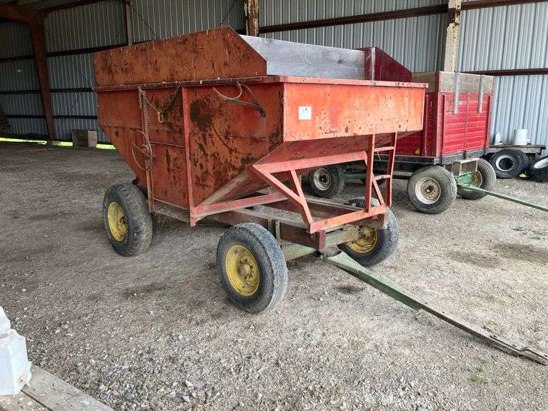 Hopper Wagon w/ John Deere Running Gear
