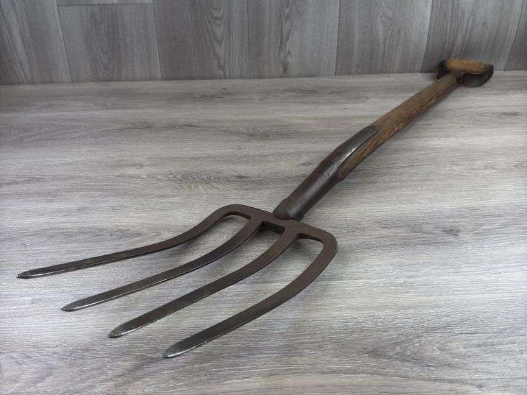 Winchester Pitch Fork, 41” Long, The I-D-L Top, Patented May 18, 1926