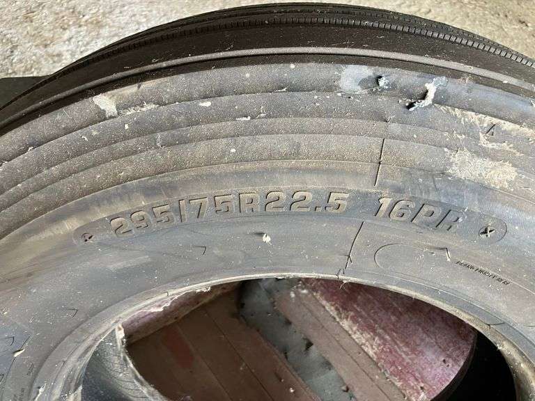 Firestone 295/75R22.5 Tire