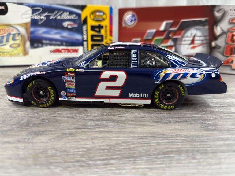 Rusty Wallace #2 Miller Lite/NEXTEL Inaugural Season 2004 Intrepid Stock Car, 1/24, Limited Edition, #1861/2004, Dealer Exclusive, Action