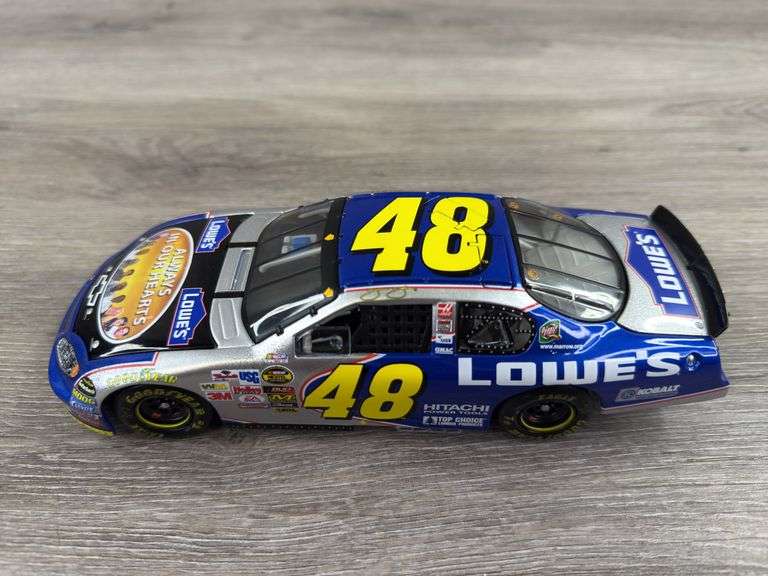Jimmie Johnson #48 Lowe’s/Atlanta Raced Win Version 2004 Monte Carlo Stock Car, 1/24, Limited Edition, Wristband Included-Life Is A Team Sport, Action