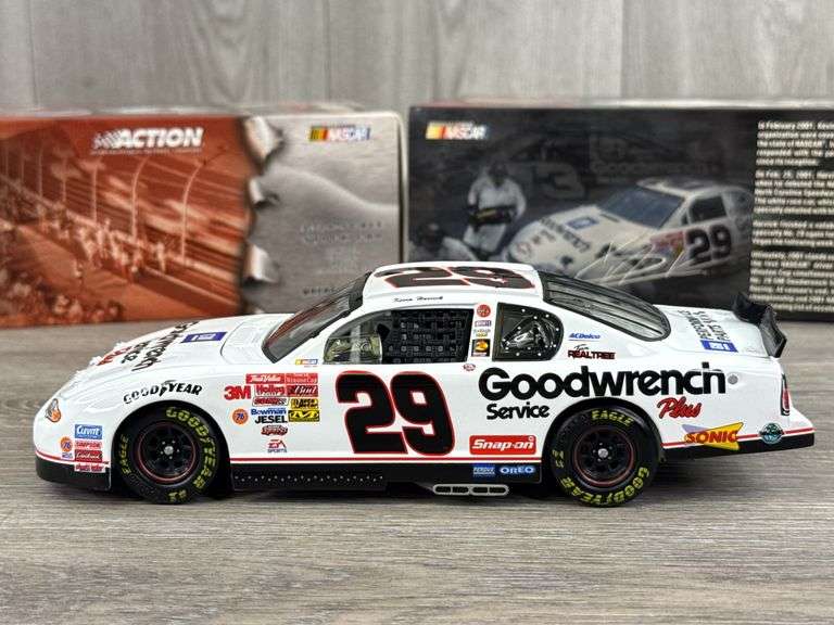 Kevin Harvick #29 GM Goodwrench/Black 2001 Monte Carlo Stock Car, 1/24, Limited Edition, Action