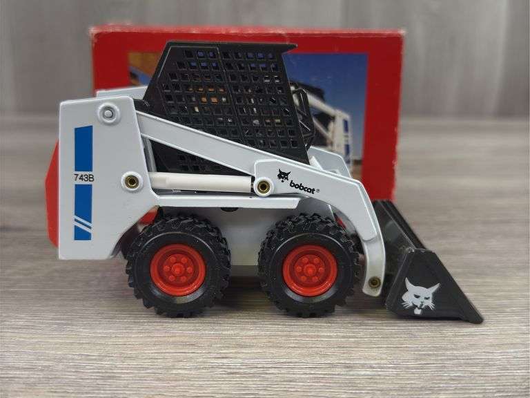 Bobcat 743B Loader, 1/19, Melroe Company