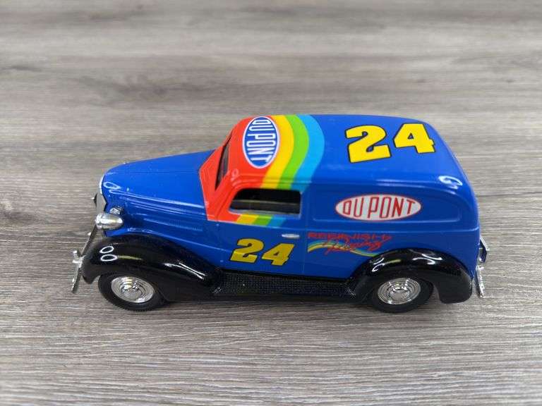 Jeff Gordon #24 DuPont 1937 Chevy Sedan Delivery Bank, 1/25, Limited Edition, 1993, Liberty Classics