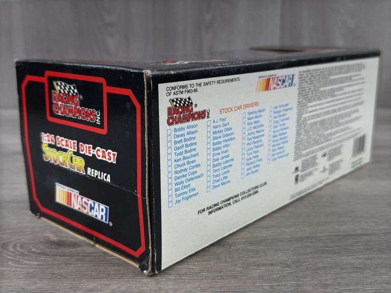 Alan Kulwicki #7 Hooters Ford Thunderbird Stock Car, 1/24, Racing Champions