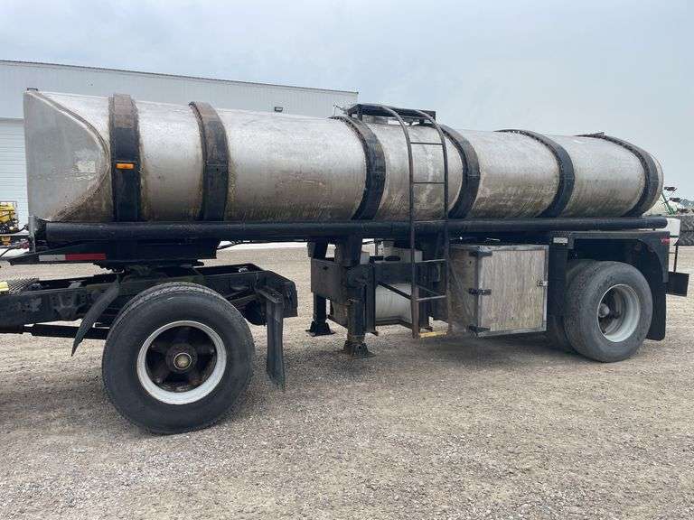 Fruehauf Stainless fertilizer tank