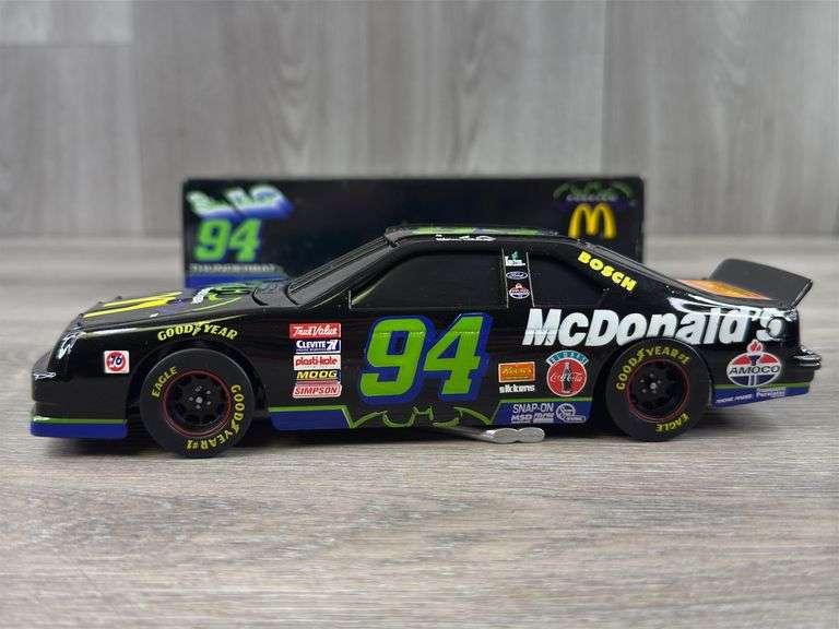 Bill Elliott #94 McDonald’s/Batman Forever Thunderbat Ford Stock Car Bank, 1/24, 1995 Limited Edition, Action