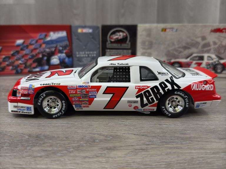 Alan Kulwicki #7 Zerex 1987 Ford Thunderbird Stock Car, 1/24, Limited Edition, 1 Of 4242, Historical Series, Action