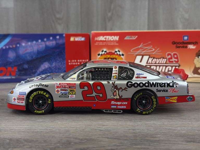 Kevin Harvick #29 GM Goodwrench Service Plus Looney Tunes 2001 Monte Carlo Stock Car, 1/24, Limited Edition, Action