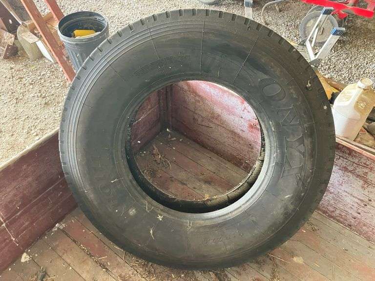ONYX 11R22.5 Tire