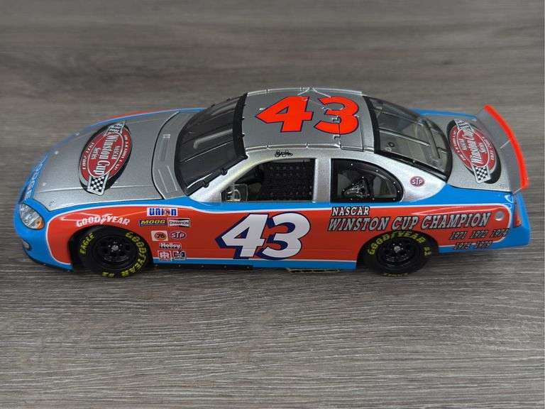 Richard Petty #43 The Victory Lap/7X Champion Stock Car Bank, 1/24, Limited Edition, 1 Of 468, Action Platinum Series