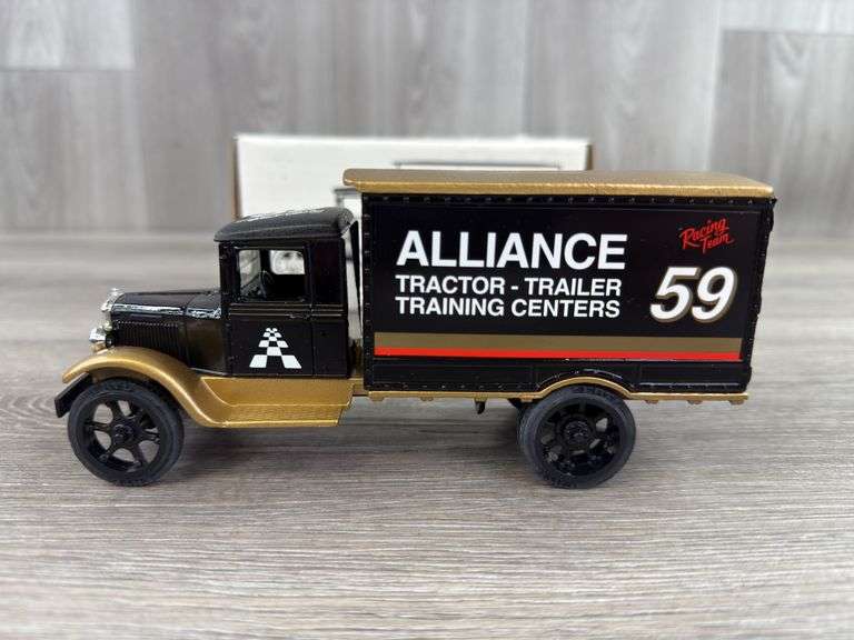 Robert Pressley #59 Alliance Racing 1931 Hawkeye Motor Truck Bank, 1/34, #92/1460, Ertl