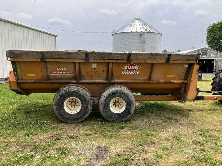 Kuhn Knight 8118 Spreader