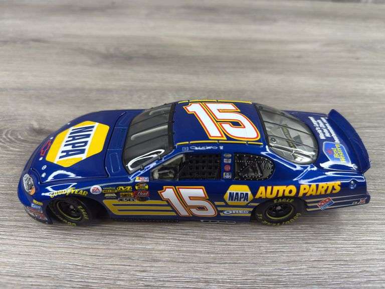 Michael Waltrip #15 NAPA/NEXTEL Inaugural Season 2004 Monte Carlo Stock Car, 1/24, Limited Edition, #1854/2304, Dealer Exclusive, Action