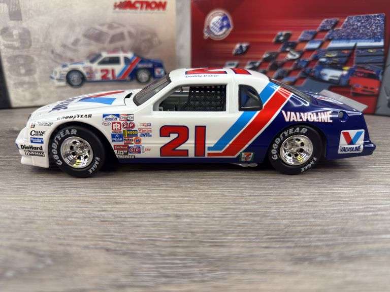 Buddy Baker #21 Valvoline 1983 Ford Thunderbird Stock Car, 1/24, Limited Edition, 1 Of 2796, Historical Series, Action