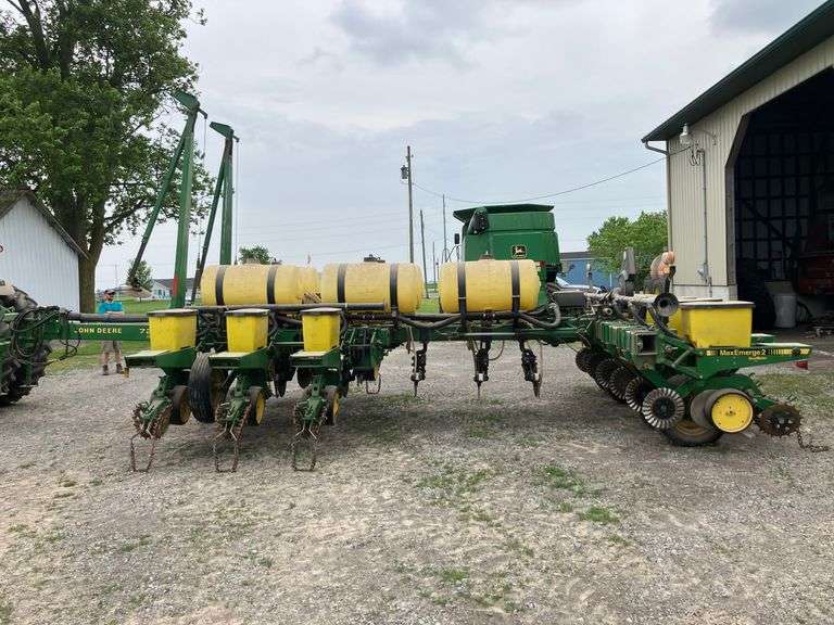 7200 John Deere Planter