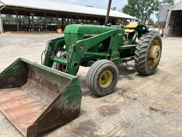 2840 John Deere w/ 148 Loader