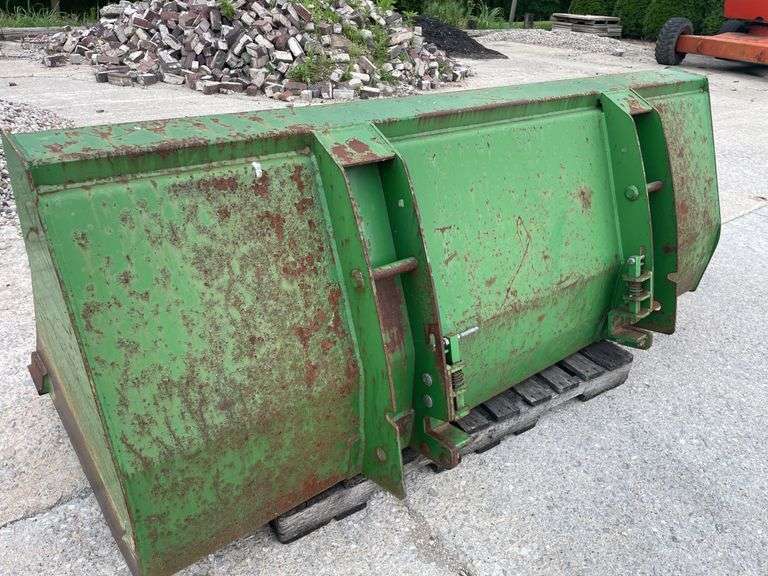 John Deere 7ft bucket