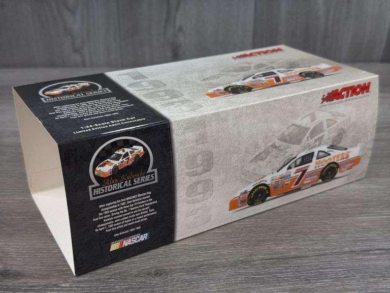Alan Kulwicki #7 Hooters 1993 Ford Thunderbird Stock Car, 1/24, Limited Edition, 1 Of 6010, Historical Series, Action