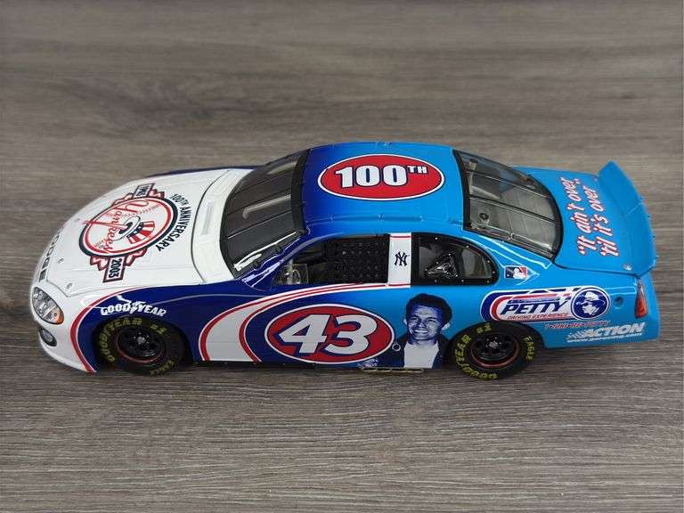 Richard Petty/Yogi Berra #43/#8 NY Yankees 100th Anniversary 2003 Intrepid Stock Car, 1/24, Limited Edition, 1 Of 5,700, Action