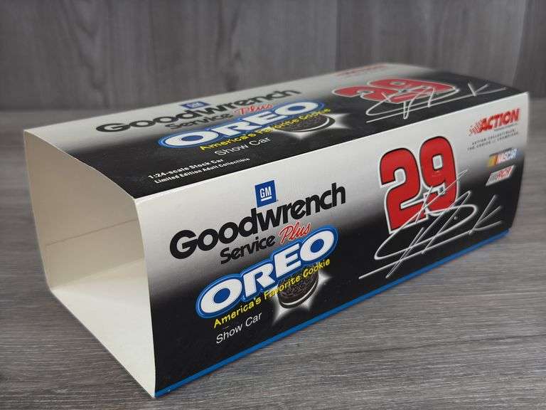 Kevin Harvick #29 GM Goodwrench Service Plus Oreo 2001 Monte Carlo Show Car, 1/24, Limited Edition, Action