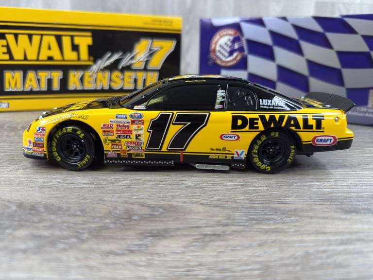 Matt Kenseth #17 Dewalt Tools 1999 Monte Carlo Stock Car Bank, 1/24, Limited Edition, 1 Of 2508, Action