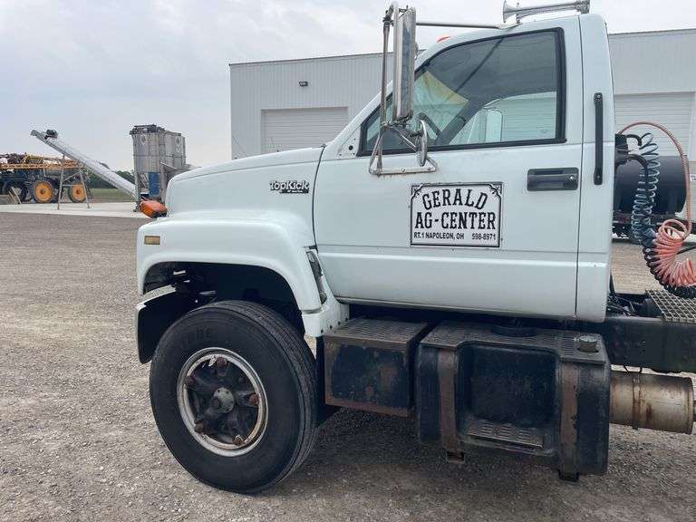 1992 GMC TopKick single axle tractor