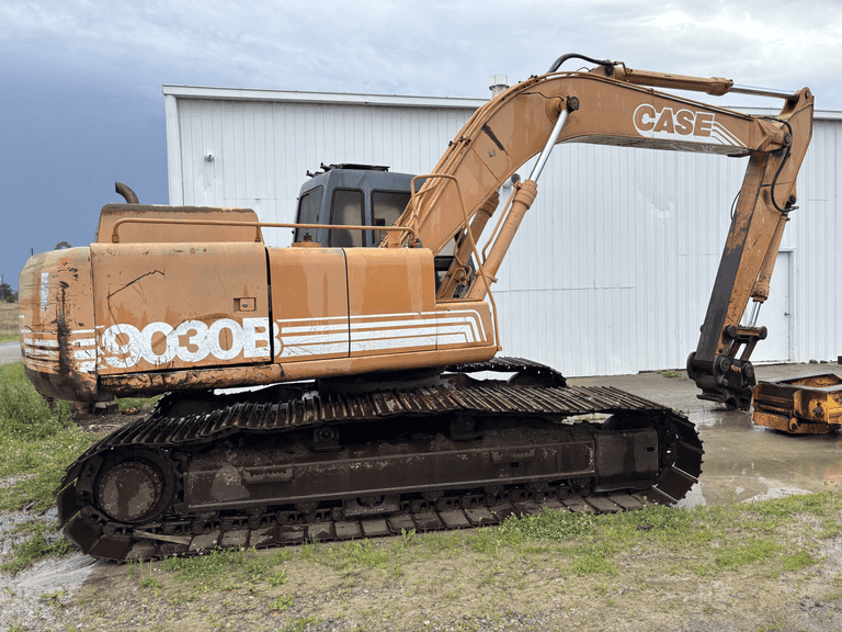 9030B Case Excavator w/ 42-in. bucket