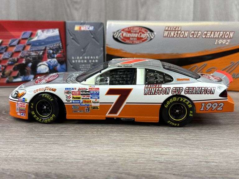Alan Kulwicki #7 The Victory Lap/1992 Champion 2003 Taurus ‘Underbird’ Stock Car, 1/24, Limited Edition, 1 Of 5700, Action