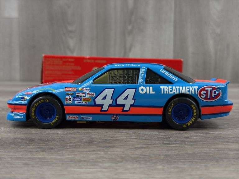 Rick Wilson #44 STP Pontiac Grand Prix Stock Car Bank, 1/24, Limited Edition, 1 Of 5000, Racing Champions