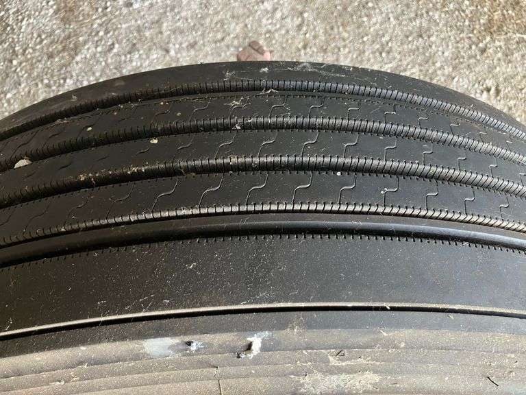 Firestone 295/75R22.5 Tire
