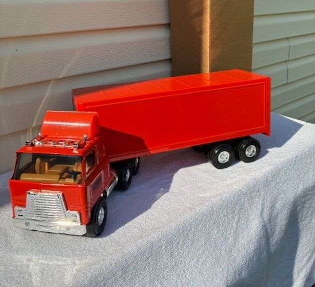 Ertl—Schneider Semi—(IH cab)